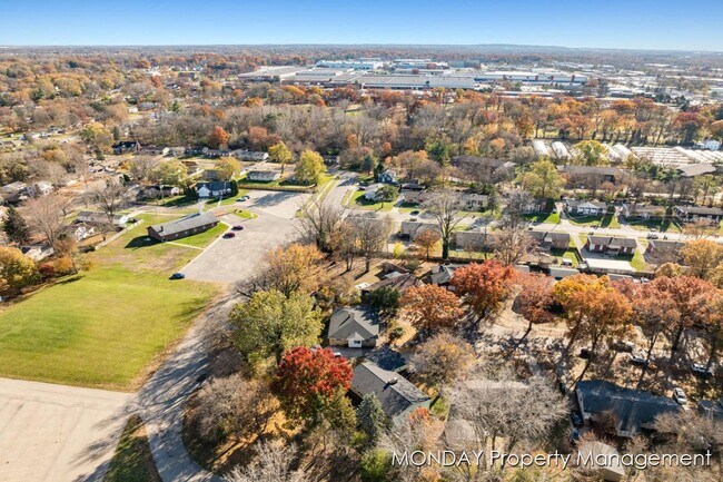 Building Photo - 945-947 Lancashire Ct SE