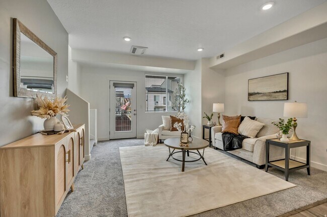 Building Photo - Charming 3 Bed Herriman Home Near Mountain View Village!!