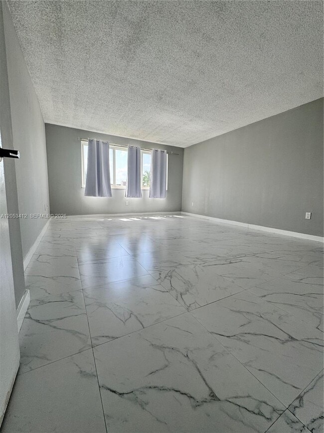 Building Photo - 6930 Miami Gardens Dr