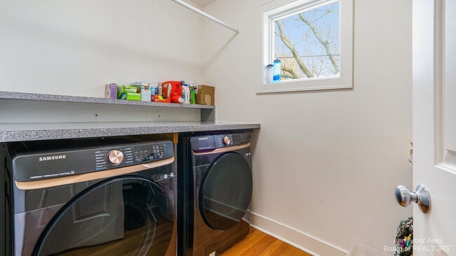 Building Photo - 203 W Summit St