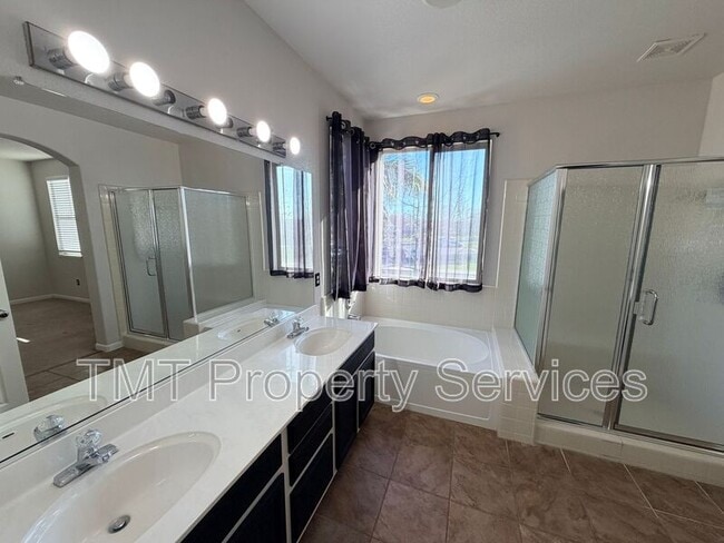 Building Photo - 10085 Mosaic Way