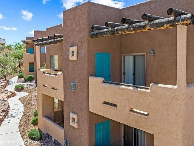 Building Photo - APPLICATION PENDING- Spacious & Move-In Re...