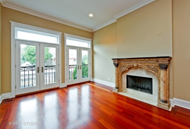 Building Photo - 1661 W Wrightwood Ave