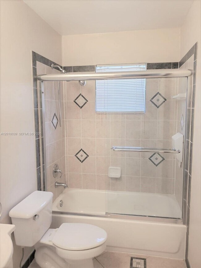 Building Photo - 777 Tanglewood Cir