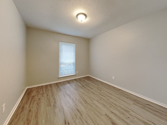 Building Photo - Charming 3-Bed, 2-Bath Home with Pool in Grand Prairie