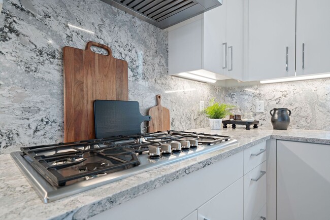 Building Photo - LUX 3BD, 5BA Townhome Near Cherry Creek, C...