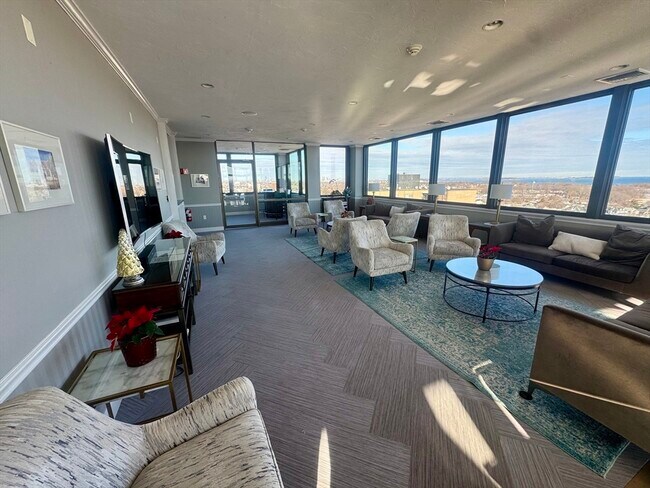 Building Photo - 77 Adams St