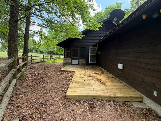 Building Photo - 261 County Rd