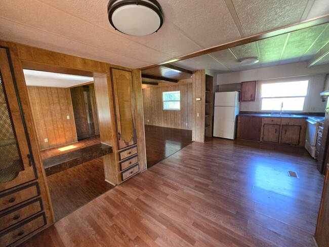 Building Photo - 3bd/2bath Manufactured home Available Now!