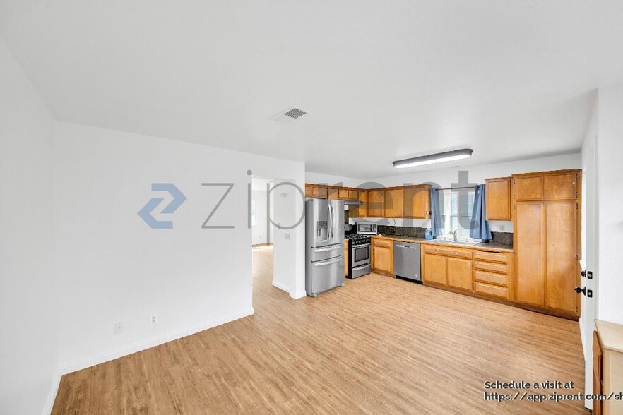 Building Photo - 12526 Pinehurst St