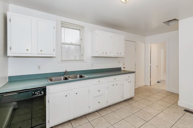 Building Photo - 3 bedroom 1 bath home