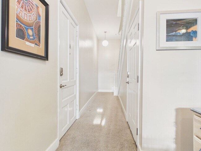 Building Photo - 1017 N Front St