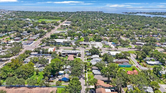 Building Photo - Cosy 2 bedroom 1 bath home with nice size yard $1850 SECTION 8 WELCOME**