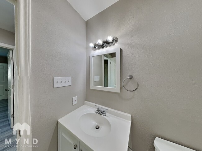 Building Photo - 1507 Cardinal Dr