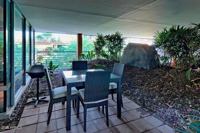 Building Photo - 7117 E Rancho Vista Dr