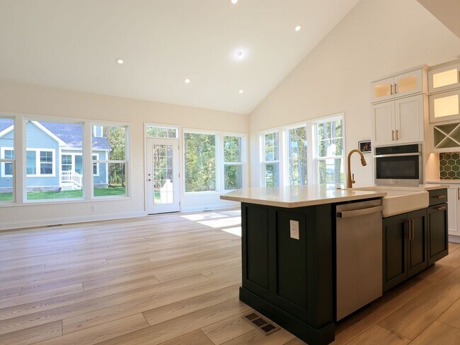 Building Photo - Luxury New Build in RounTrey – 4 Bed, 3 Ba...