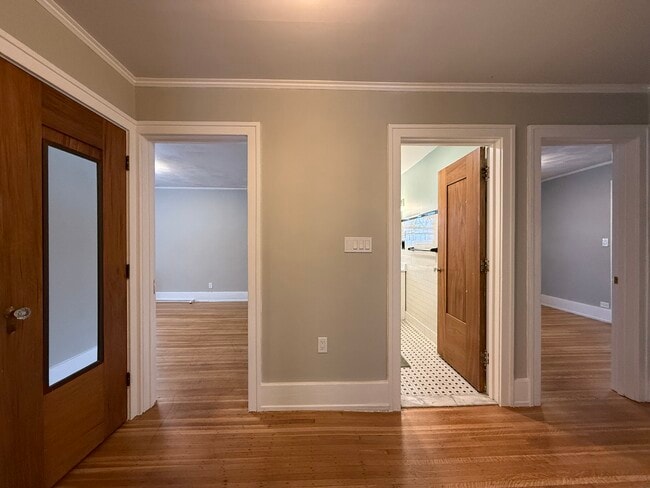 Building Photo - 1160 Monroe Ave