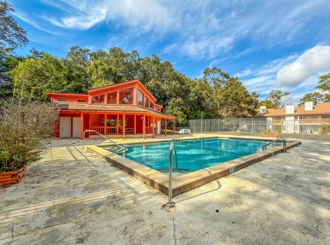 Building Photo - 1104 Greentree Ct