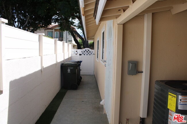 Building Photo - 1402 Celis St