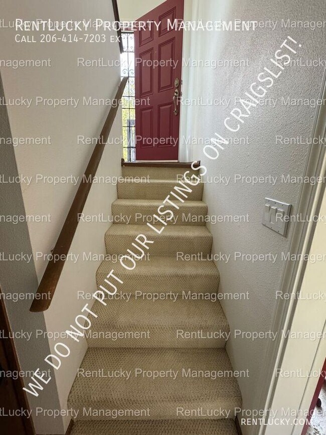 Building Photo - 6718 23rd Ave SW