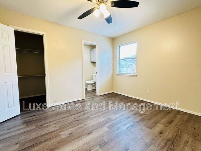 Building Photo - 522 Peppertree Ln