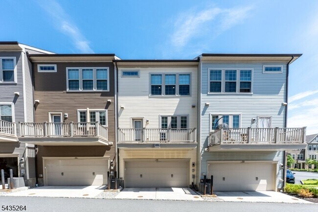 Building Photo - 18 Cortland Ct