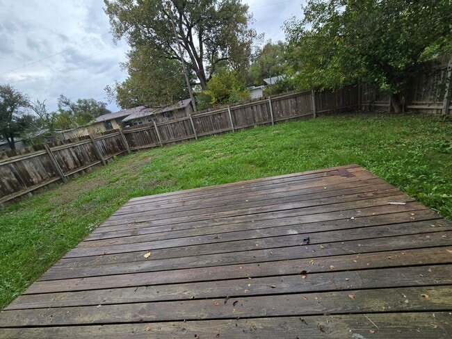 Building Photo - Montara 2/1 with fully fenced in yard and ...