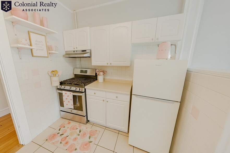 Building Photo - 330 St Paul St