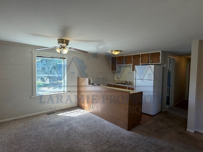 Building Photo - 2 Bed 1 Bath Apartment
