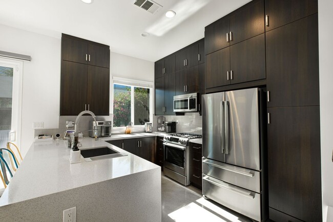 Building Photo - 2707 Majestic Way