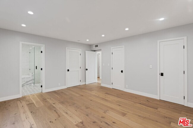 Building Photo - 153 S Palm Dr