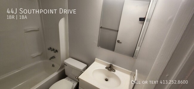 Building Photo - 44 Southpoint Dr