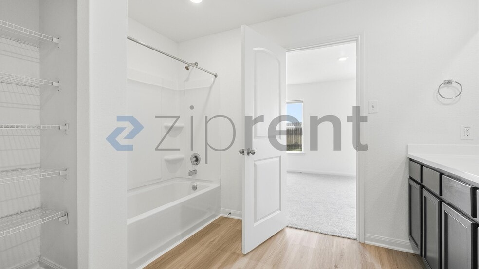 Building Photo - Unit