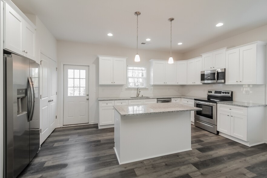 Building Photo - 708 N 6th St