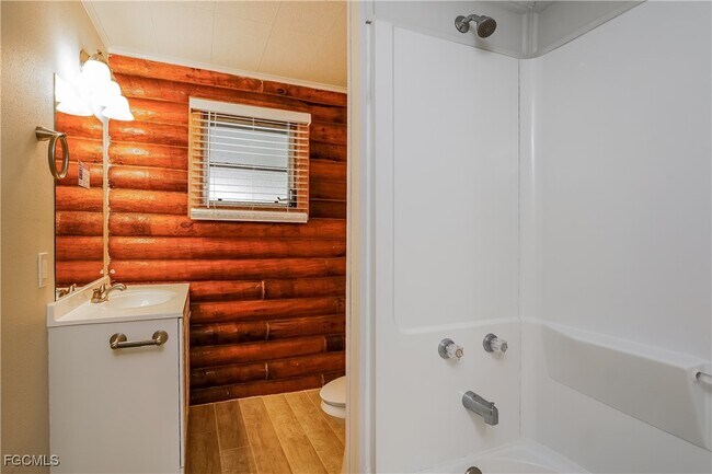 Building Photo - 1219 Thompson Ave