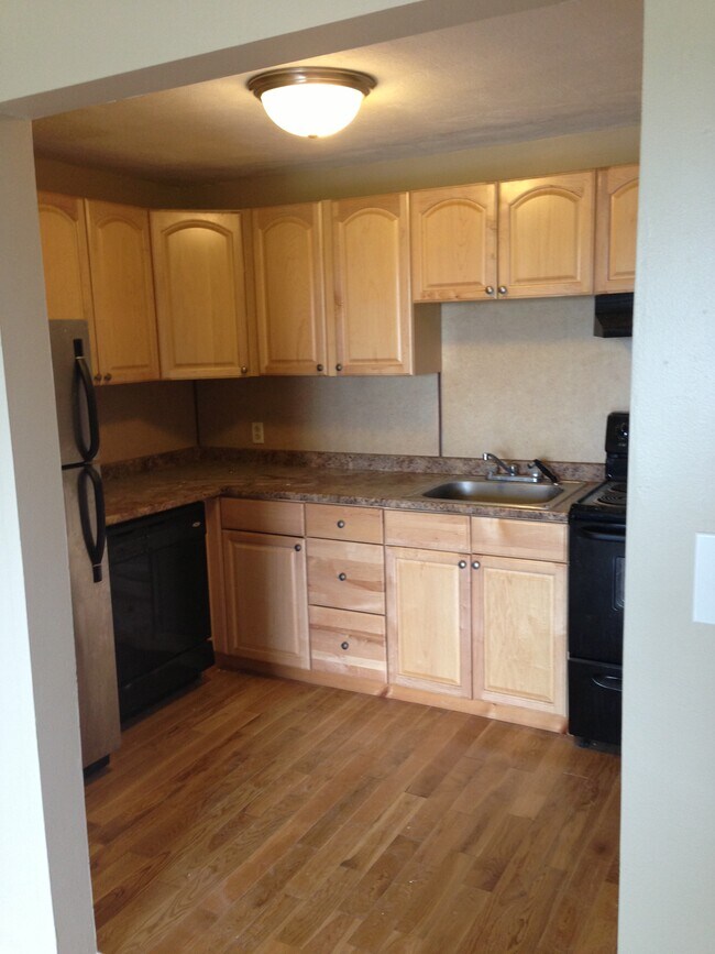 Building Photo - Doral Apartments