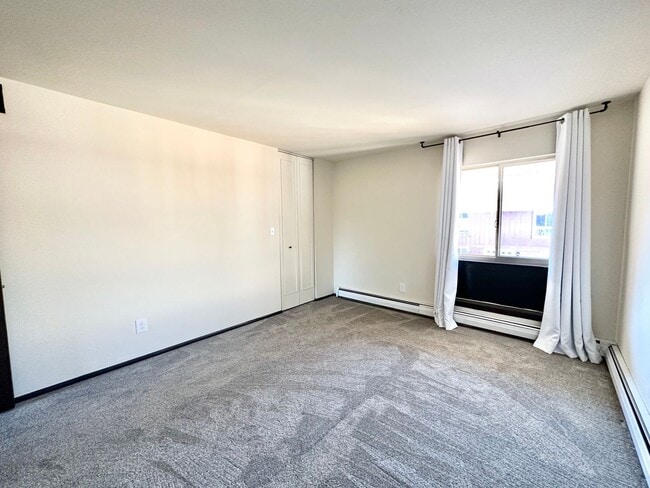 Building Photo - Rare rental opportunity conveniently locat...