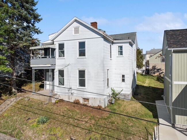Building Photo - 623 Spruce St