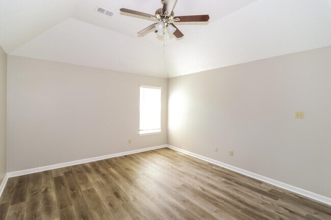 Building Photo - 4515 Kings Grant Dr