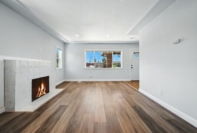 Building Photo - 5530 Laverne Ave