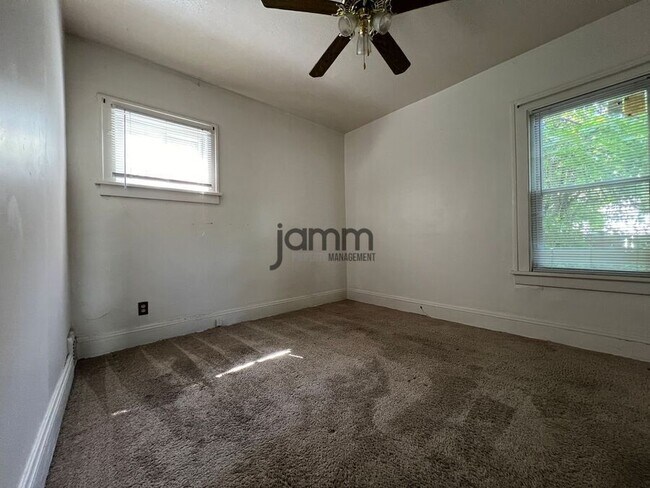 Building Photo - 2196 Lewis Dr