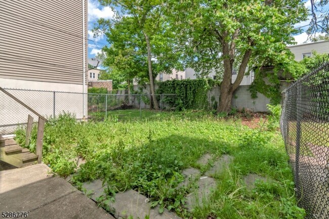 Building Photo - 77 N 13th St