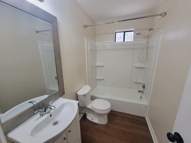 Building Photo - 115 Samarya Ln