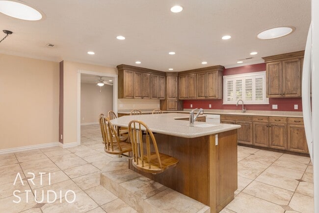 Building Photo - Spacious 4 Bedroom, 3 Bathroom Home for Rent