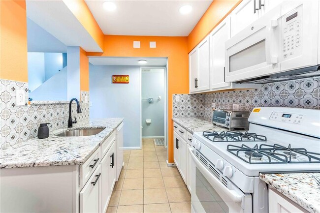 Building Photo - 824 Padua Ln