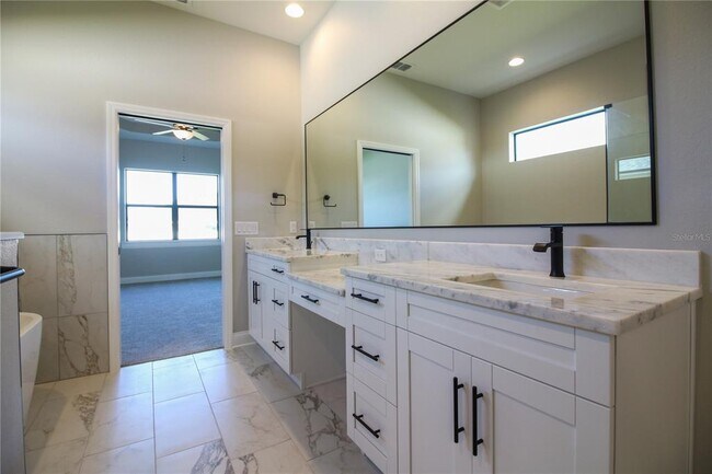 Building Photo - 6962 Treymont Dr