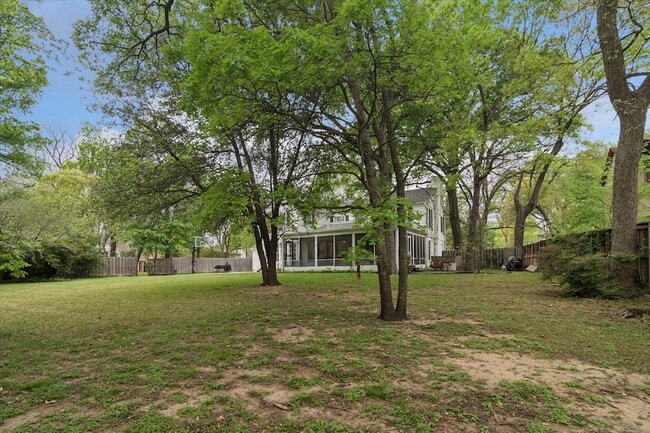 Building Photo - 8106 San Benito Way