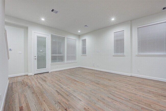 Building Photo - 2808 Grand Fountains Dr