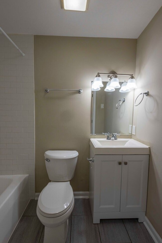 Building Photo - Charming 2BD/1BA Townhome in Patterson Park, MD!