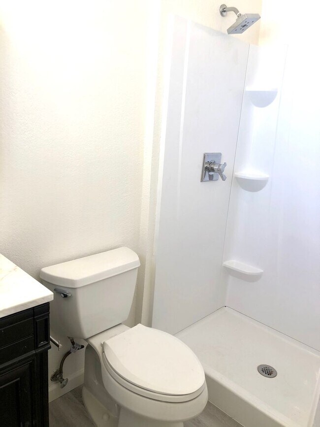 Building Photo - Cute 3 Bedroom Home near Hualapai Mt. School.
